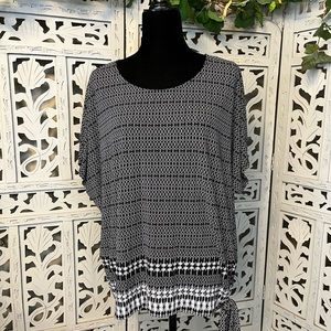 RAFAELLA SWEET BLACK & WHITE PATTERN STRETCHY SHORT SLEEVE TOP